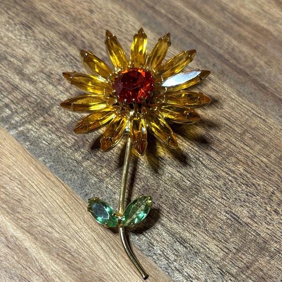 Vintage Jewelry - Flower Brooch with Orange and Amber glass stones